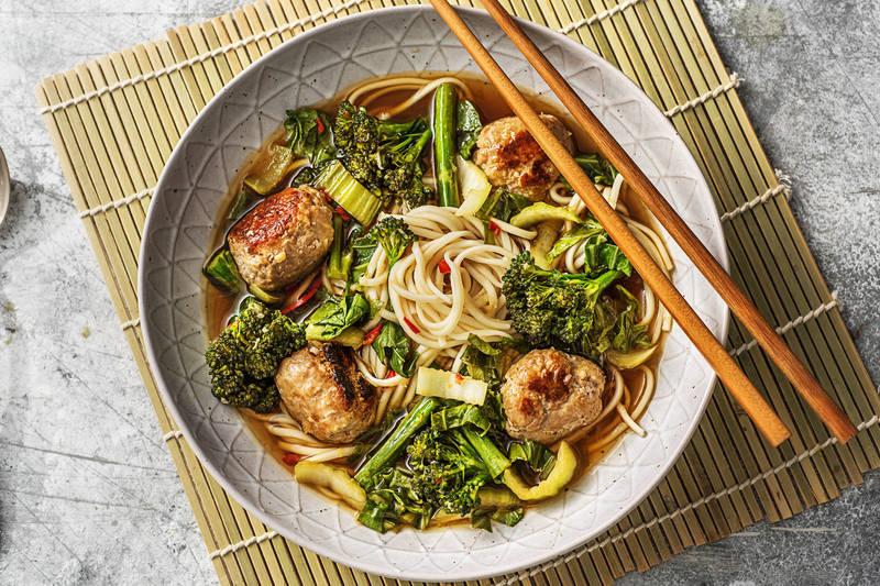 Bouillon légèrement piquant aux boulettes
