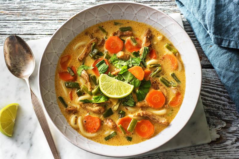Soupe de nouilles au lait de coco et au poulet