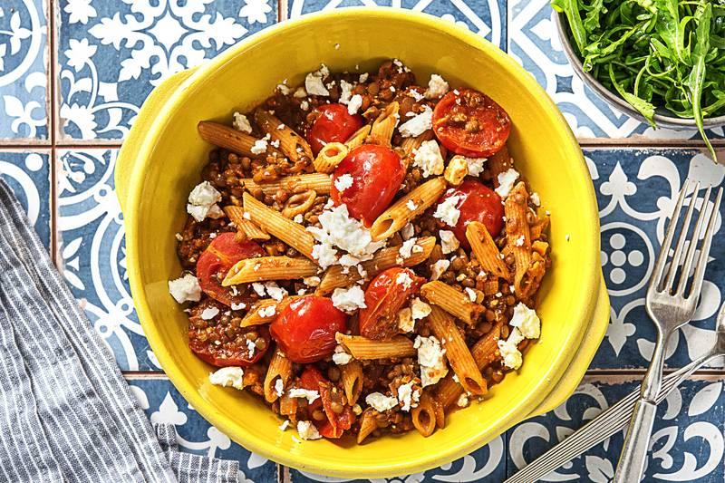 Penne, sauce bolognaise de lentilles et feta