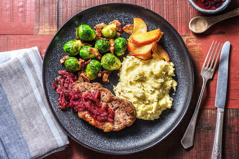 Échine de porc désossée aux choux de Bruxelles et aux lardons