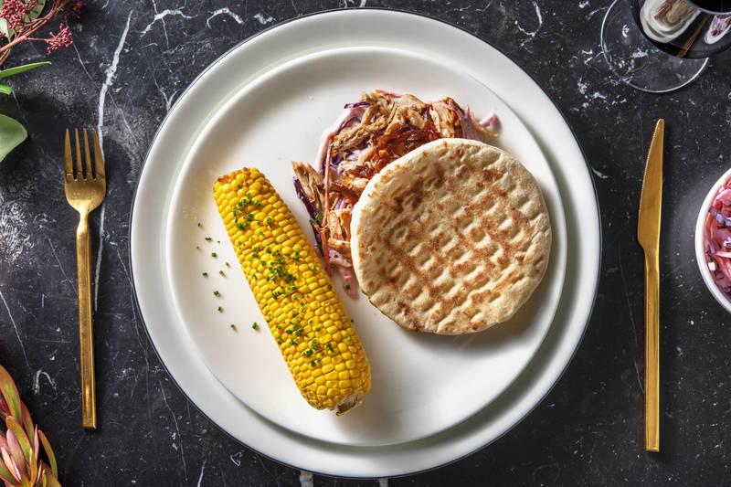 Effiloché de poulet avec coleslaw et épi de maïs