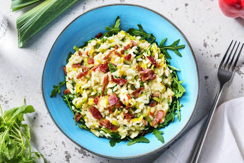 Risotto épicé au lard et au poireau