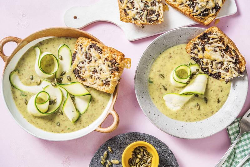 Soupe de courgette et pesto aux champignons des bois
