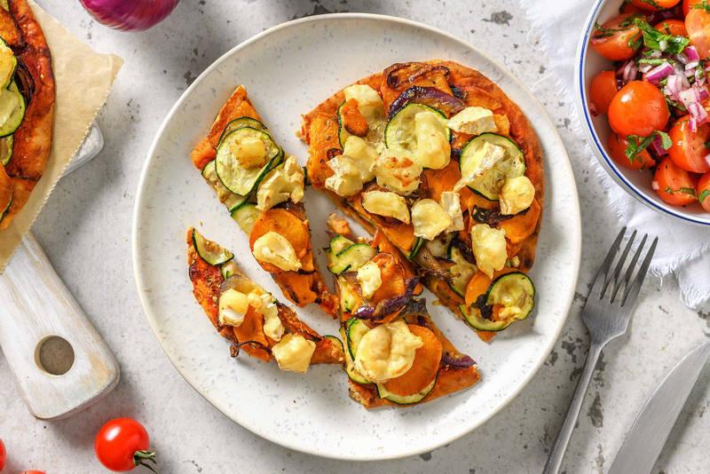 Pizza sur naan au chèvre et aux légumes
