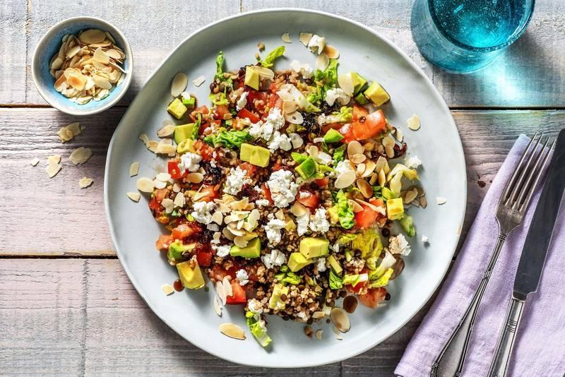 Salade composée au fromage de chèvre frais et à l'avocat