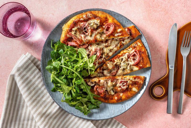 Pizza Reine sur pain naan & salade