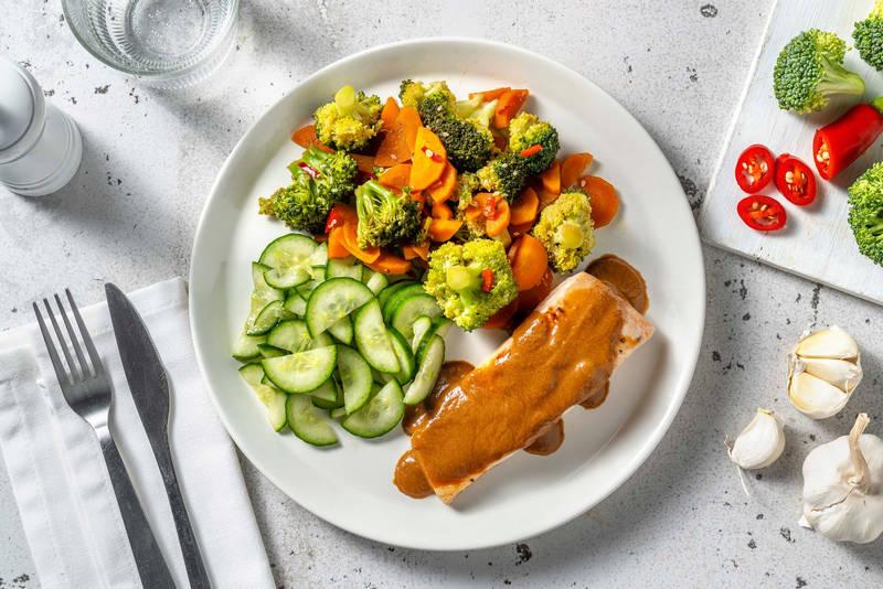 Saumon, sauce cacahuètes & wok de légumes
