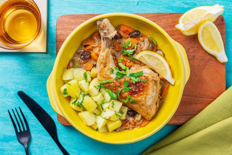 Tajine marocain au poulet, olives & oignons