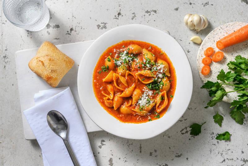 Minestrone aux conchiglie & crème de basilic