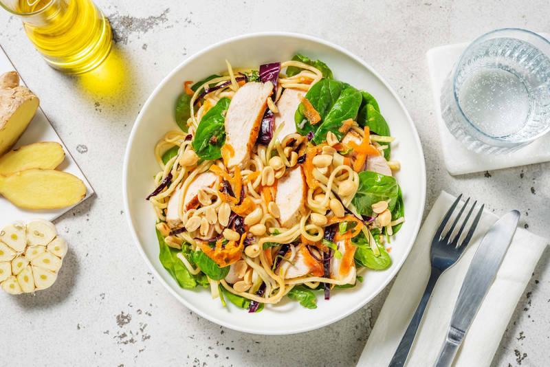 Salade de poulet, nouilles & basilic thaï