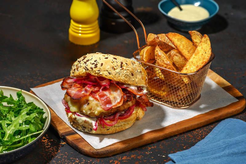 Cheeseburger au bœuf, oignons confits & lard