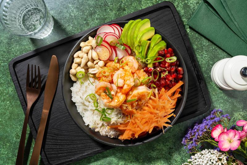 Poke bowl crevettes, grenade & avocat