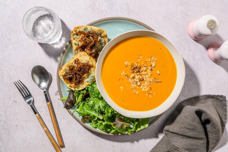 Velouté de butternut, noix & tartines au bleu