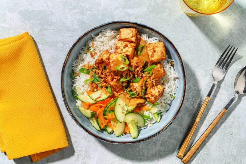 Tofu façon satay, carotte & oignons frits