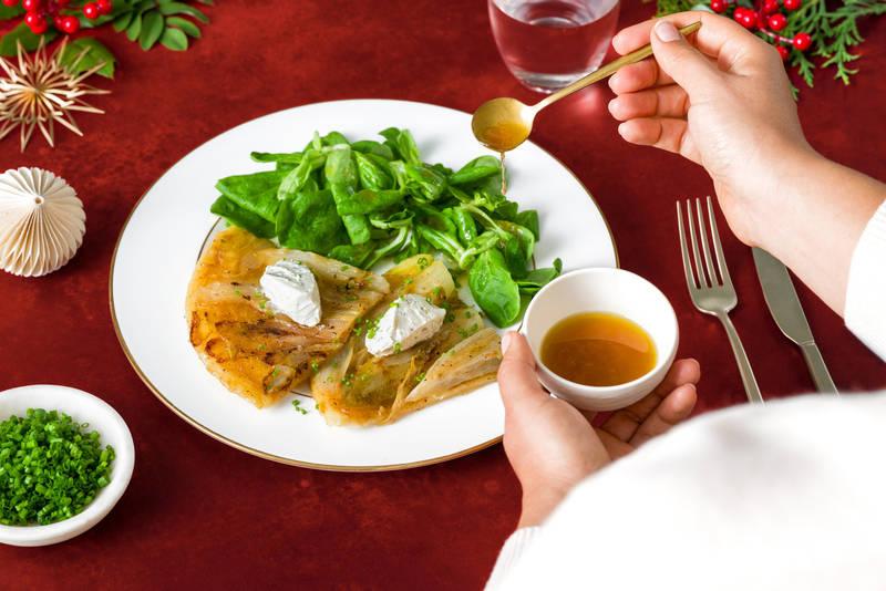 Tatin festive d'endives & quenelles de fromage