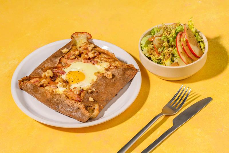 Galette express chèvre, lardons & œuf