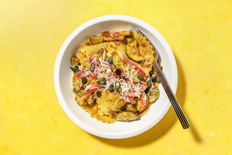 Ravioli tomate-mozza, jambon sec & pesto
