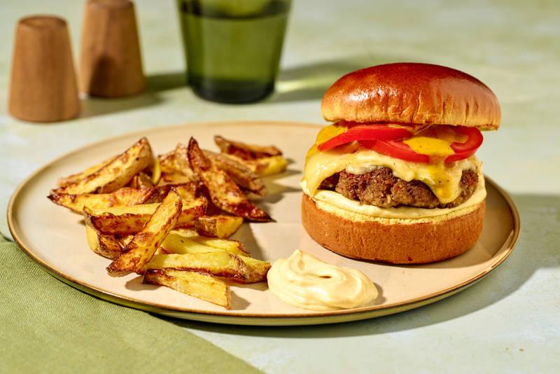 Burger de bœuf sauce BBQ-moutarde comme aux USA