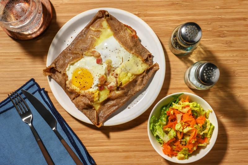 La crêpe des neiges : raclette & lardons