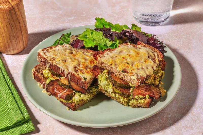 Croque courgette, basilic & duo de fromages
