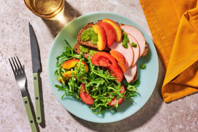Bruschetta aux tranches de poulet & nectarine