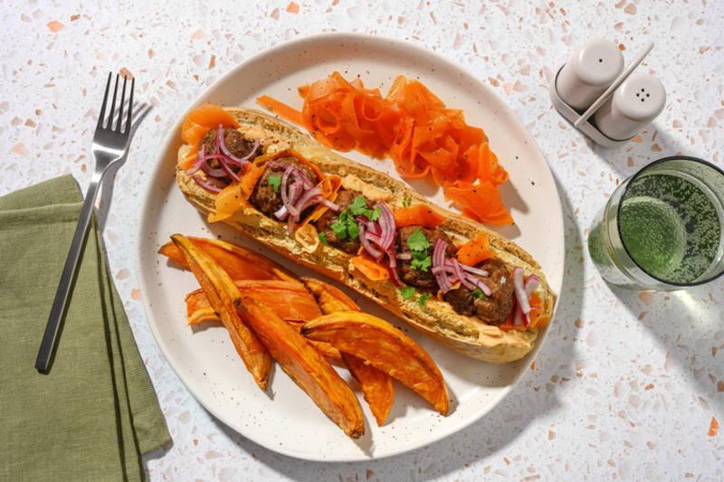 Banh mi boulettes de porc & sriracha