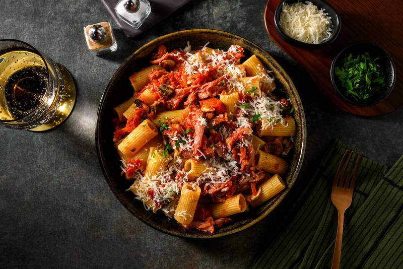 Rigatoni au confit de canard & champignons