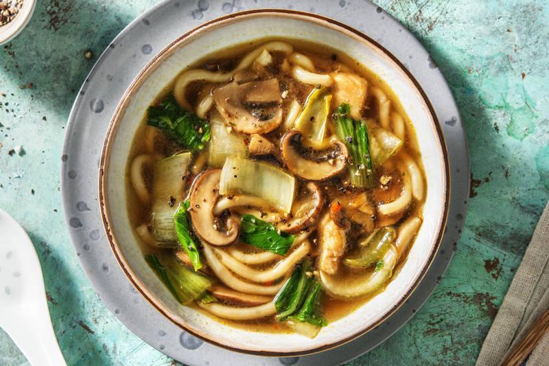 Soupe de nouilles japonaise et filet de poulet